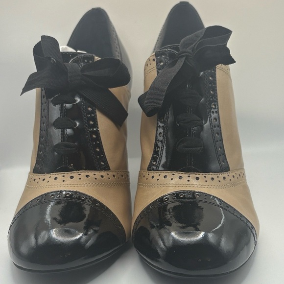 Gianni Bini jiterbug style Black and Tan Heels - Picture 2 of 8